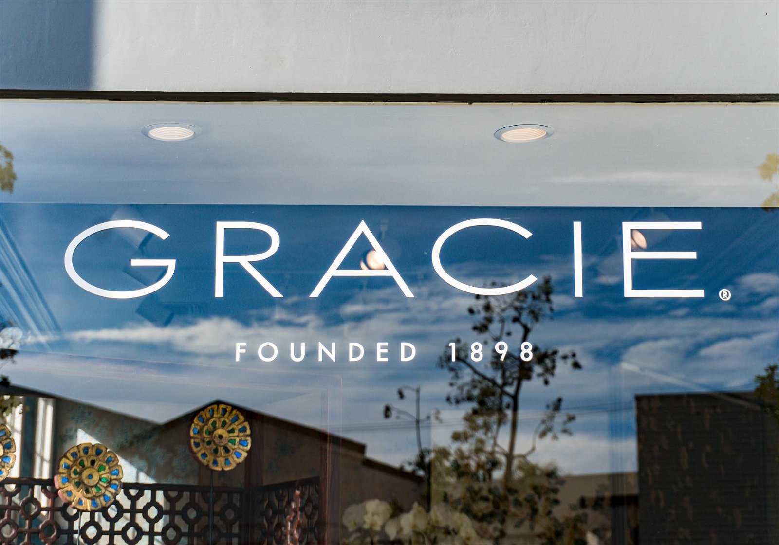 Gracie Wallpaper: 120 Years Of Handpainted Wallpaper Art