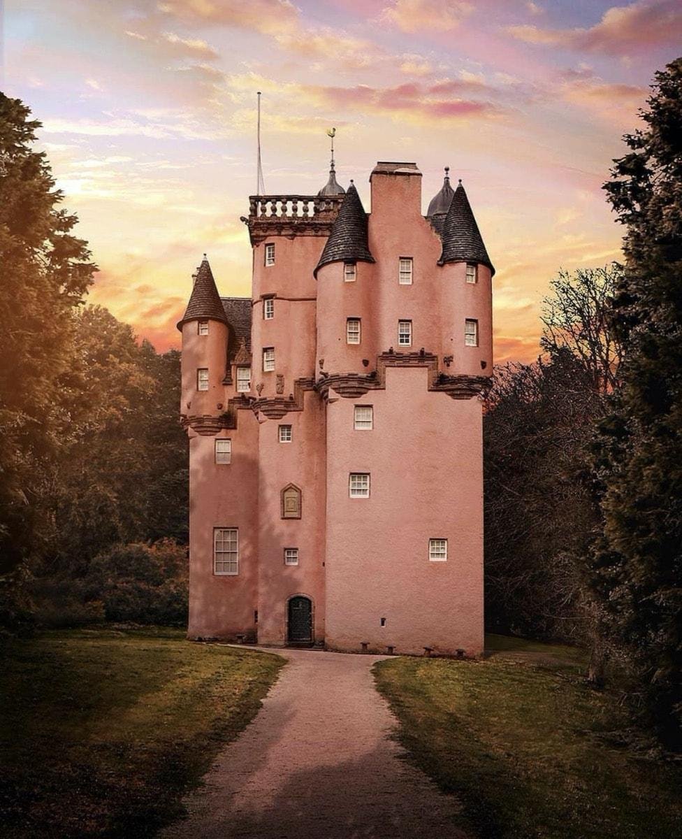 Pink castle Craigievar Castle, Scotland 