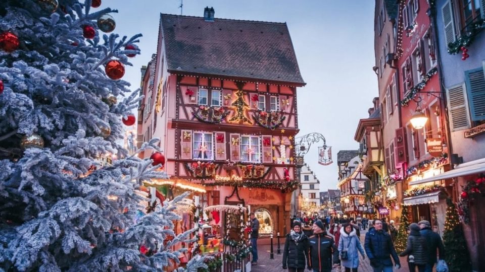 Where To See The Most Beautiful & Unique Christmas Decor Displays On Earth